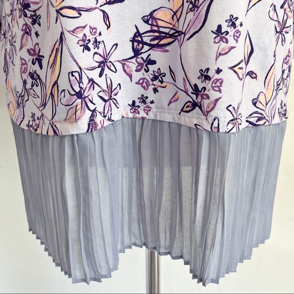 ✖️SOLD✖️•LOGO by Lori Goldstein• Floral Print Tunic Top w/Pleated Hem - Picture 5 of 9